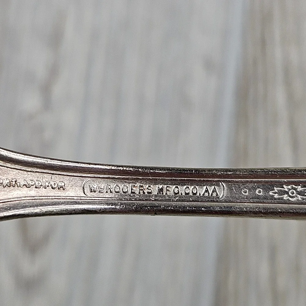 Wm Rogers Silver Anniversary AA Flatware Set 12 Pieces Spoons Forks Knives 1927